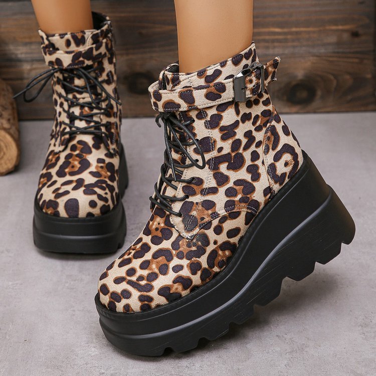 Scarpe con fondo spesso con stampa leopardata