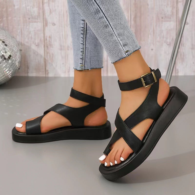 Casual clip-toe sandals with chunky sole