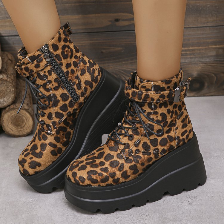 Scarpe con fondo spesso con stampa leopardata