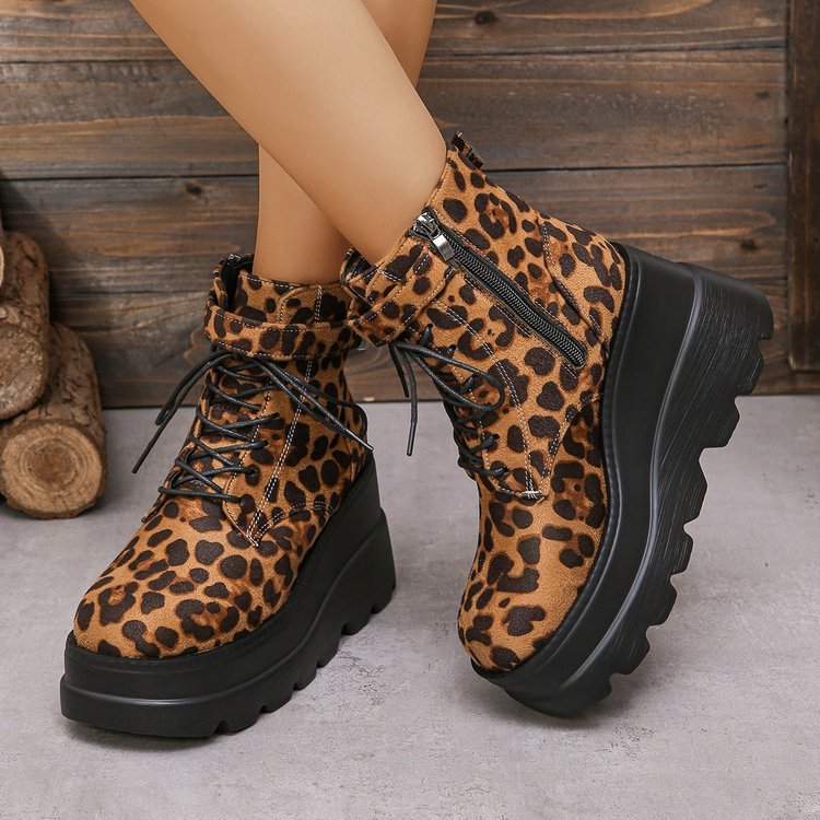 Scarpe con fondo spesso con stampa leopardata