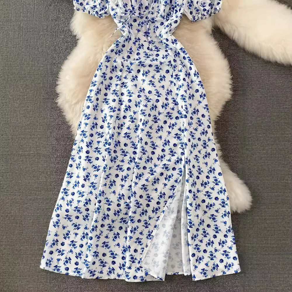 Abito Rosa a Fiori con Spacco e Maniche a Sbuffo