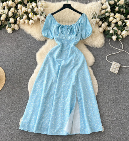 Abito Rosa a Fiori con Spacco e Maniche a Sbuffo