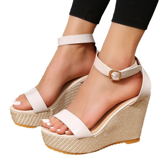 Sandals with wedge in hemp rope woven into straw