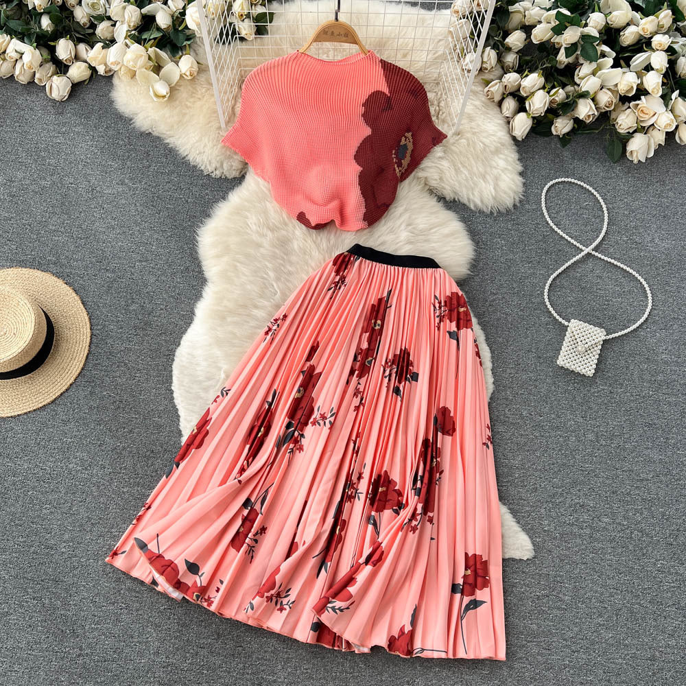 Two-piece dress Short summer T-shirt and pleated skirt