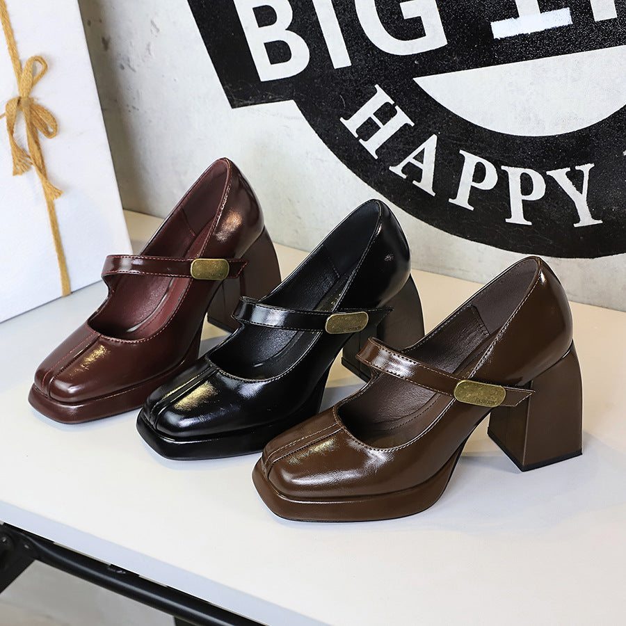 Sandali donna retrò con tacco alto e cinturino elegante