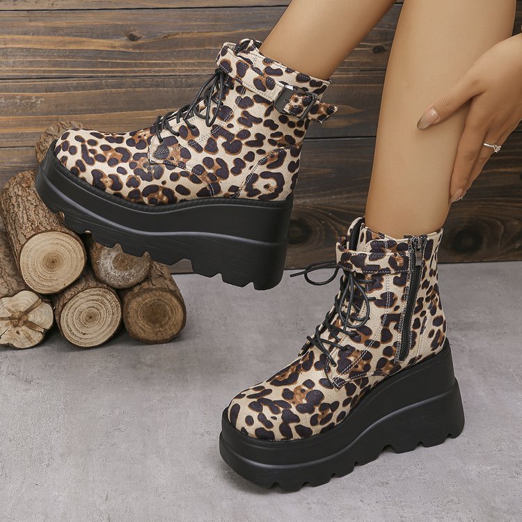 Scarpe con fondo spesso con stampa leopardata