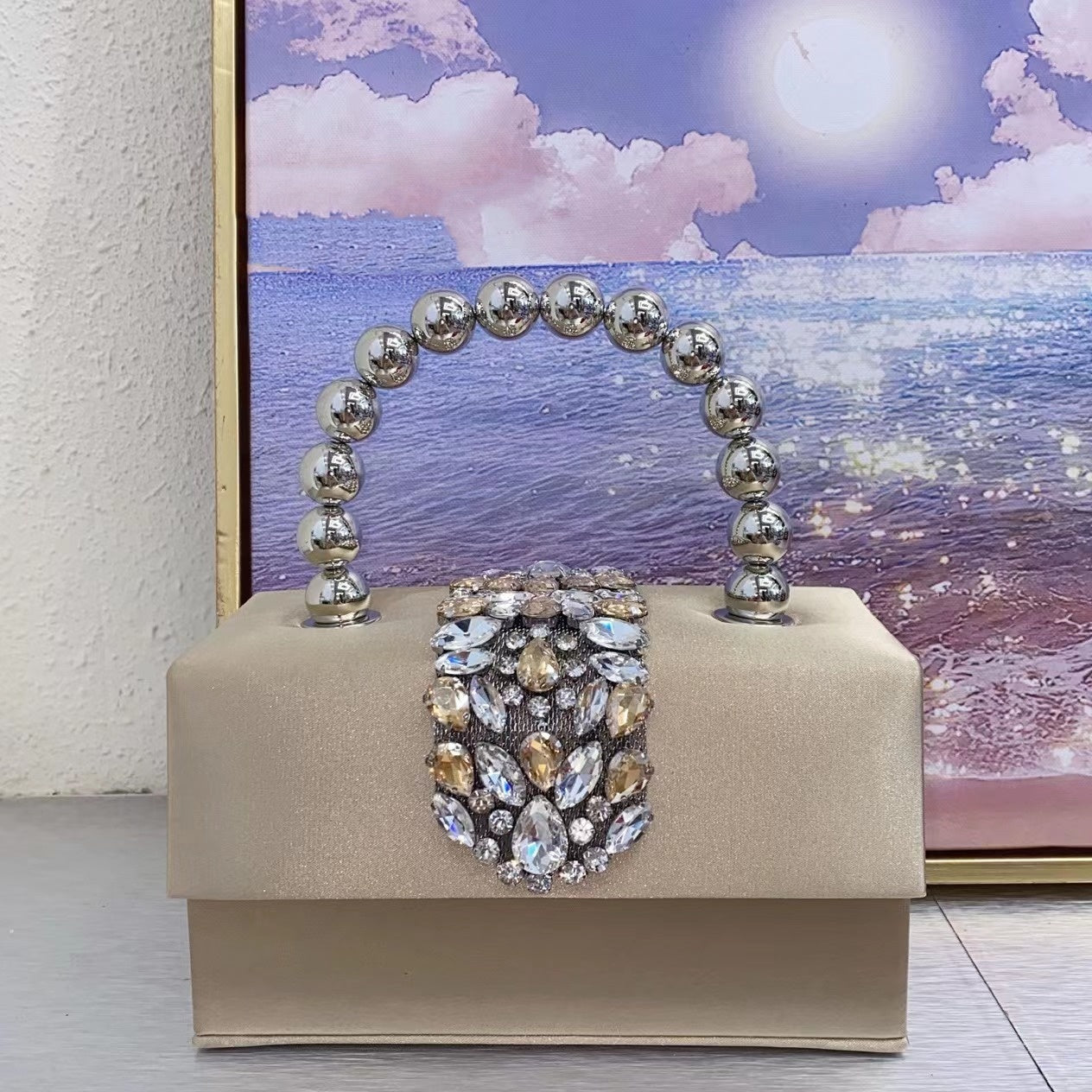 Borsa quadrata piccola con strass lucidi francesi in seta diamantata