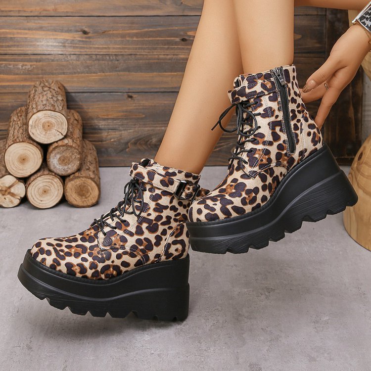 Scarpe con fondo spesso con stampa leopardata